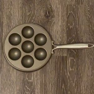 William Sonoma Nordic Ware Filled pancake pan